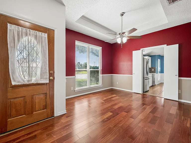 4203 Meadow Ridge Dr — Photo 2