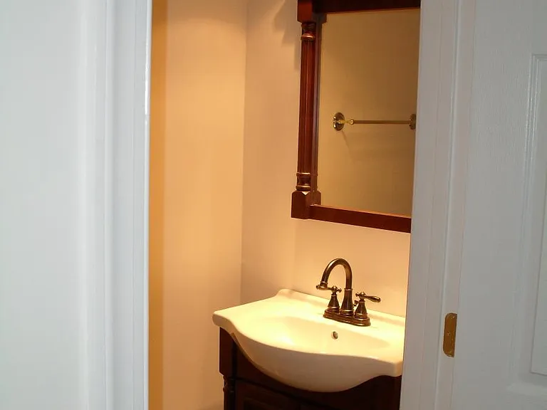 220 Gross Ave — Photo 34
