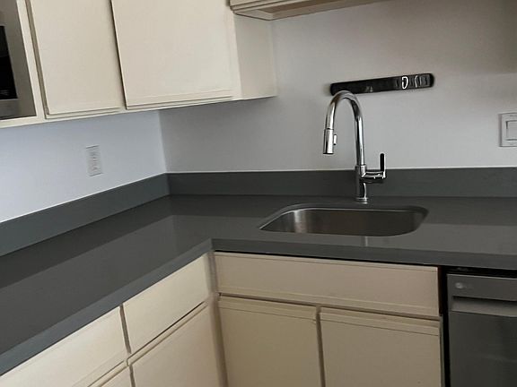 4th image of 710 E 22nd St