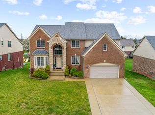 6960 Norway Dr, Troy, MI 48085