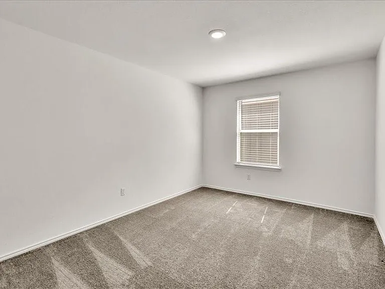 140 Banyon Dr — Photo 30