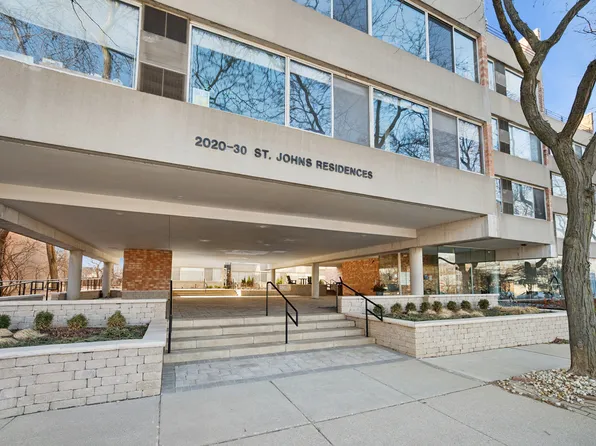 2020 Saint Johns Ave APT 208, Highland Park, IL 60035