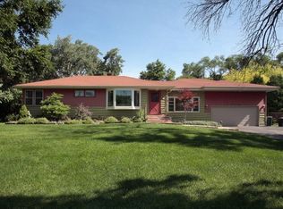 27W760 Galusha Ave, Warrenville, IL 60555