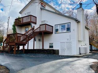 9834 Deerwood Dr, Tobyhanna, PA