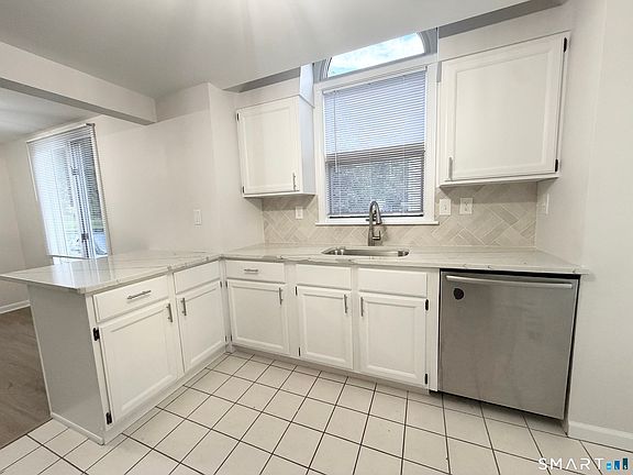 3rd image of 221 Meadows End Rd