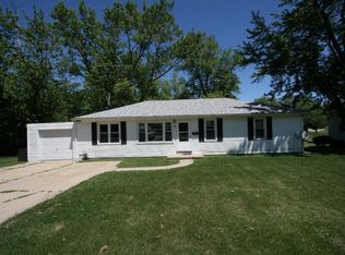 16 Hill Park Dr, Decatur, IL 62521