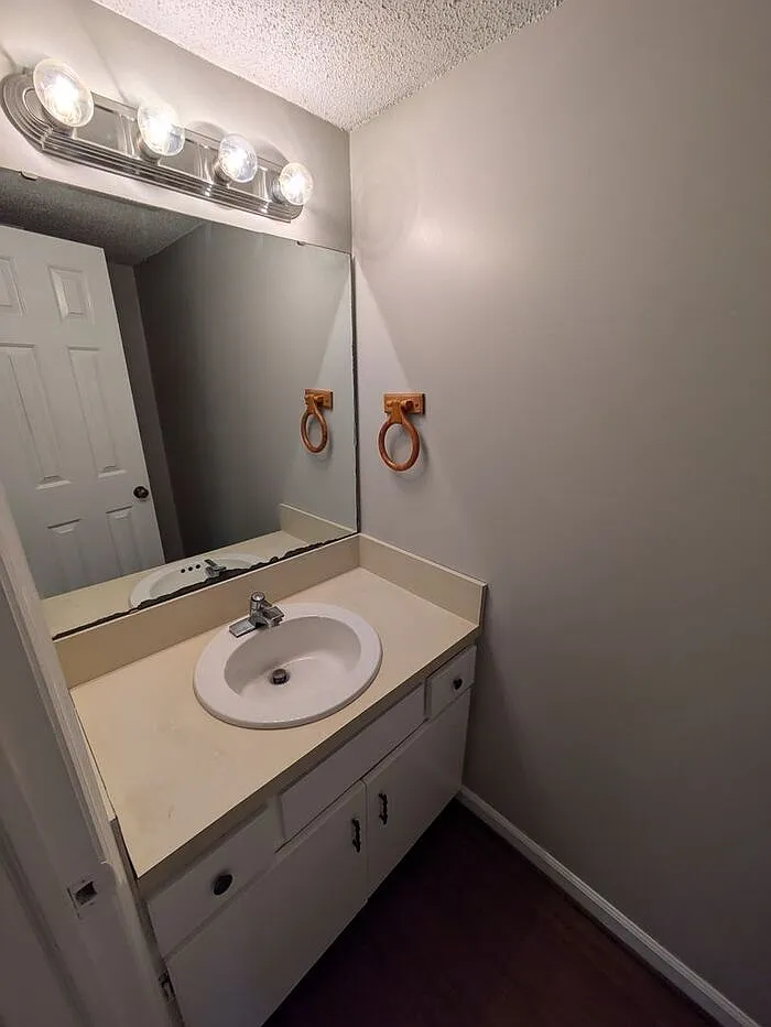 2 bed, 1.5 bath, 1000 sqft, $1,125 — Photo 4