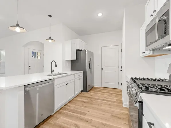 2327 Spring Hill Ct, Goddard, KS 67052