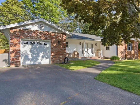 157 Belleview Avenue, Center Moriches, NY 11934