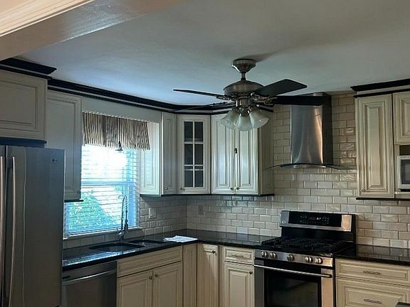 2nd image of 152 Franklin St