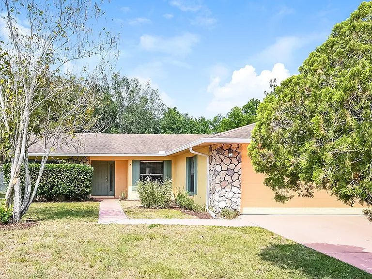 805 Mountbatten Ln — Photo 1