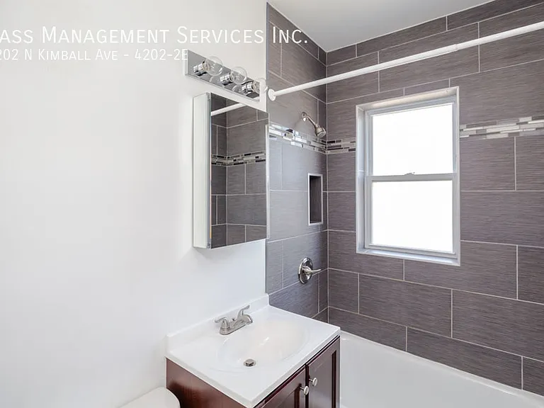 3402-08 W Berteau/4202-06 N Kimball — Photo 37