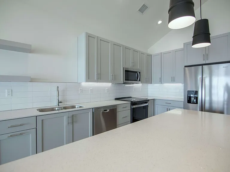 The Earl Apartments 2 Bed 2 Bath 1148