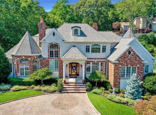 1 Crystal Brook Hollow Rd, Port Jefferson, NY 11777