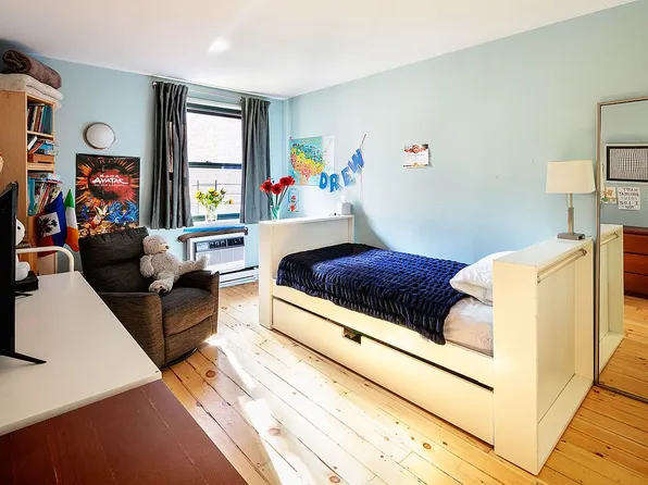 129 Barrow St APT 3A, New York, NY 10014