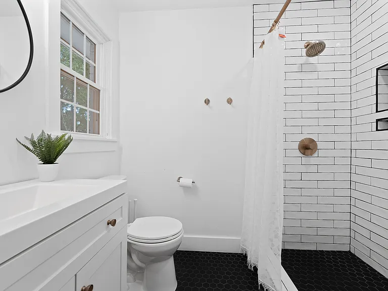 1215 Byron Rd — Photo 11