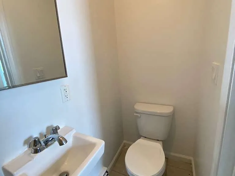 70 Ash St #3R — Photo 10