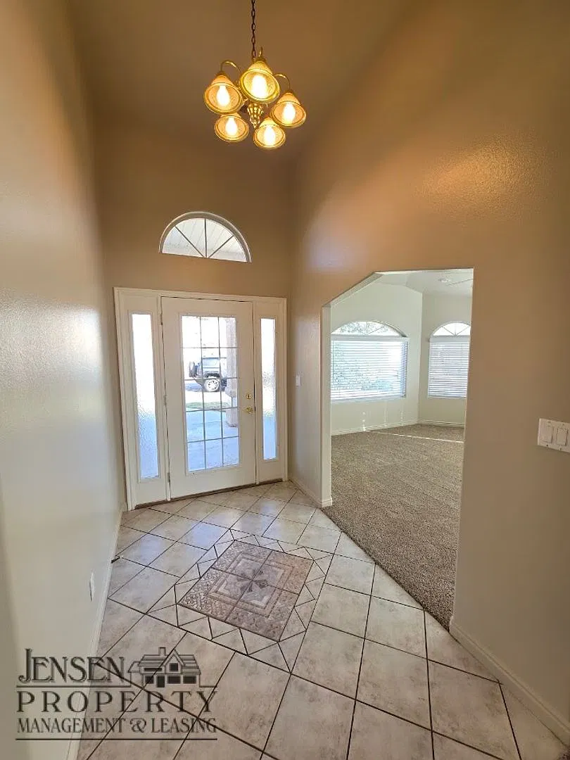 4 Bedroom 2 Bath Home in St. George-New Carpet and Paint — Photo 4