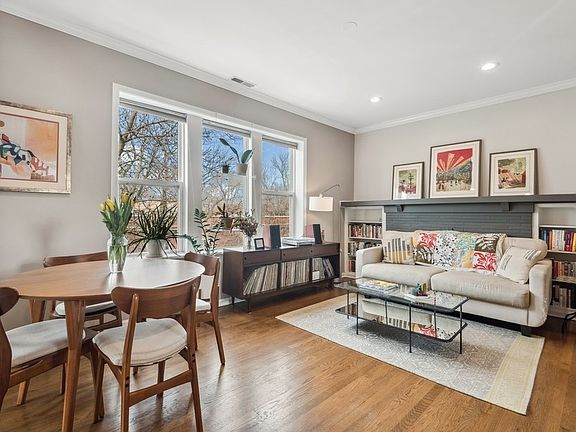 2nd image of 1409 W Rosemont Ave #3W