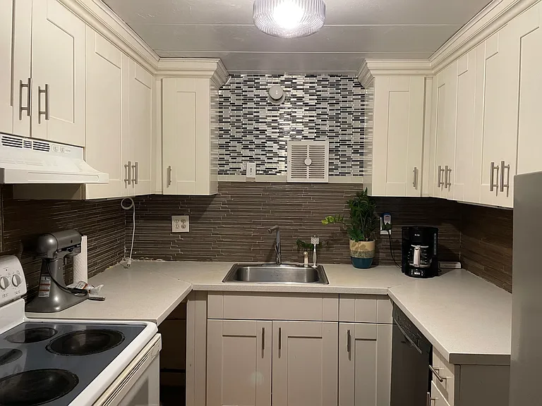 18 Nelson Dr #1E — Photo 7