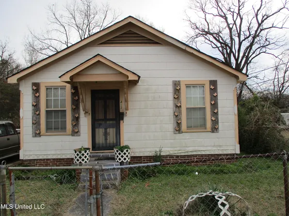 412 E Semmes St, Canton, MS 39046