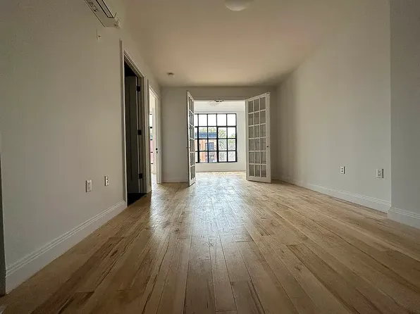 564 Saint Johns Place image 2 of 21