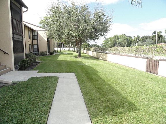 4th image of 802 Sky Pine Way #H2