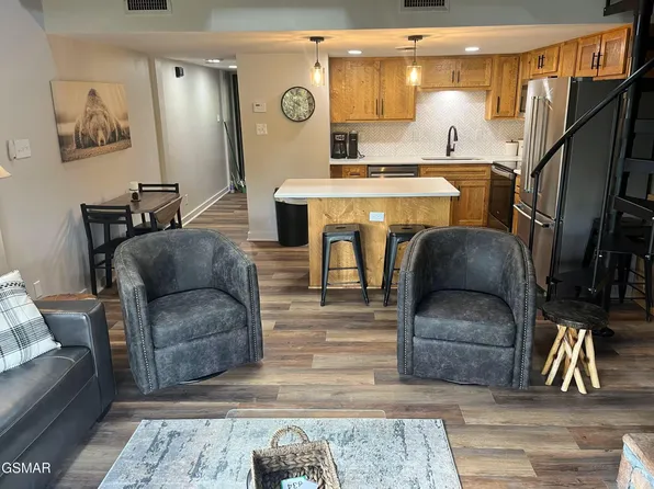 1081 Cove Rd APT 834, Sevierville, TN 37876