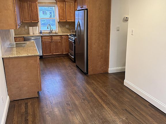 3rd image of 128 Dogwood Ave