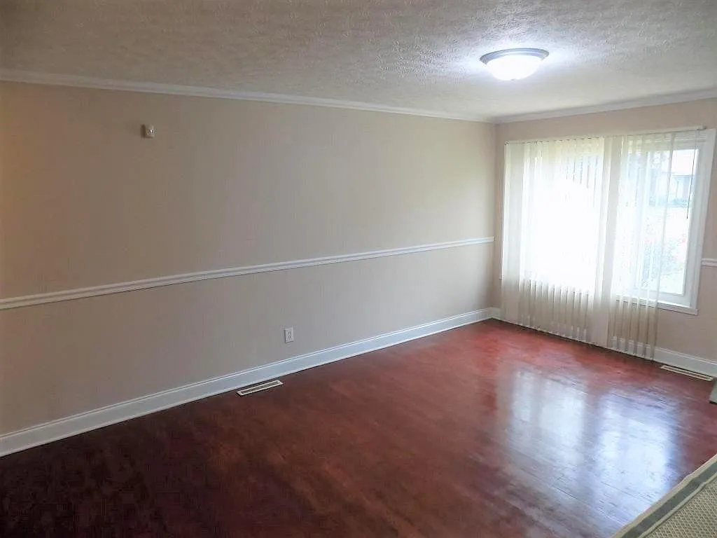 4 bed, 1792 sqft, $1,950 — Photo 2