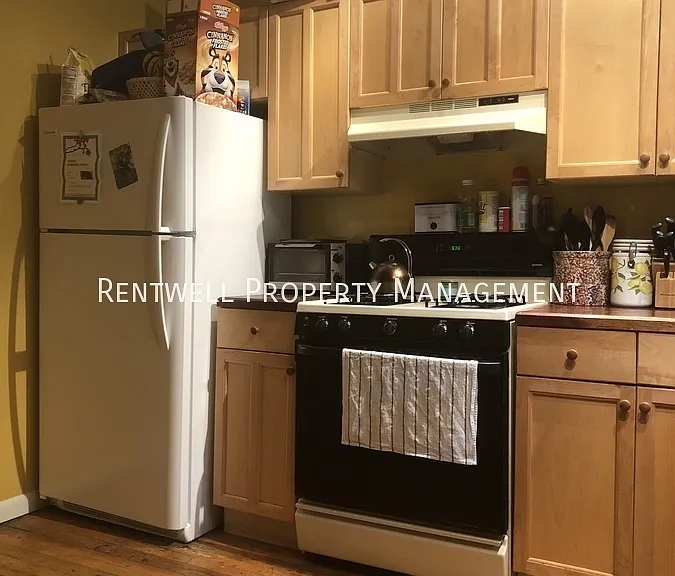 208 East St — Photo 23
