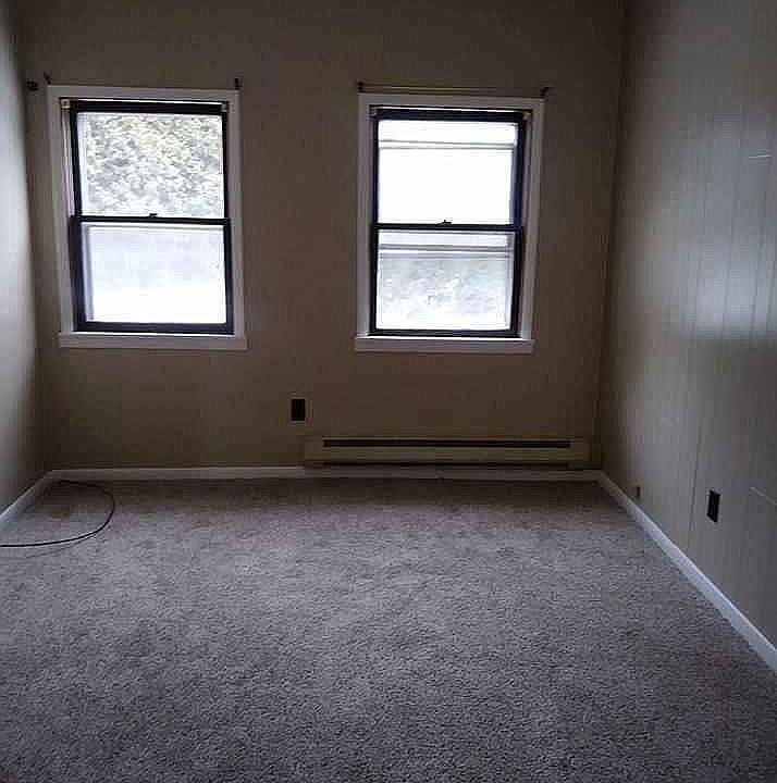 1st image of 410 Innis St