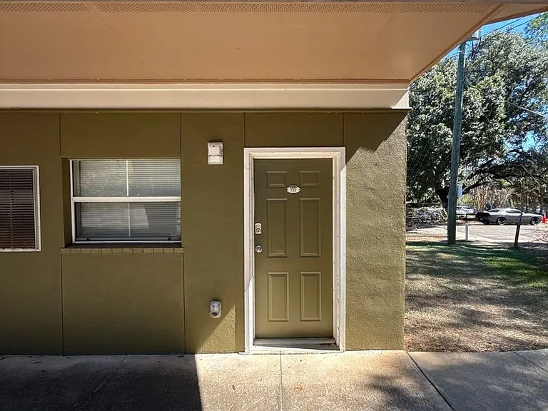 1609 W Pensacola St #122 — Photo 1