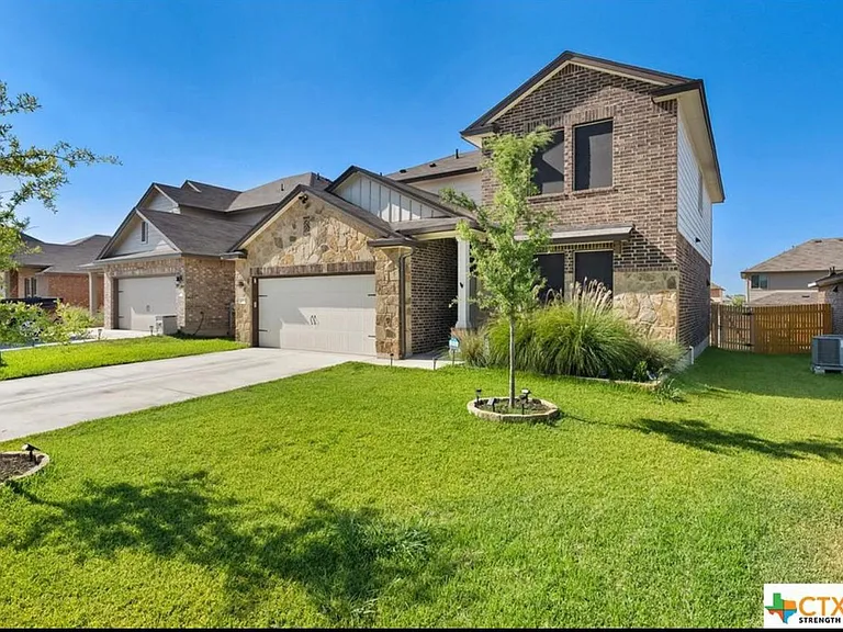 8702 Stonehollow Dr — Photo 2