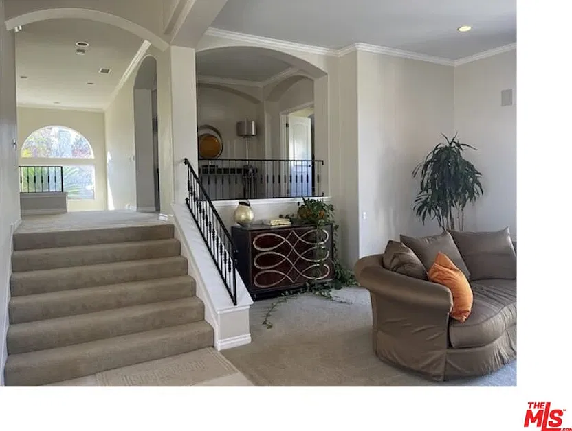 4 bed, 4.0 bath, 5104 sqft, $10,000 — Photo 4