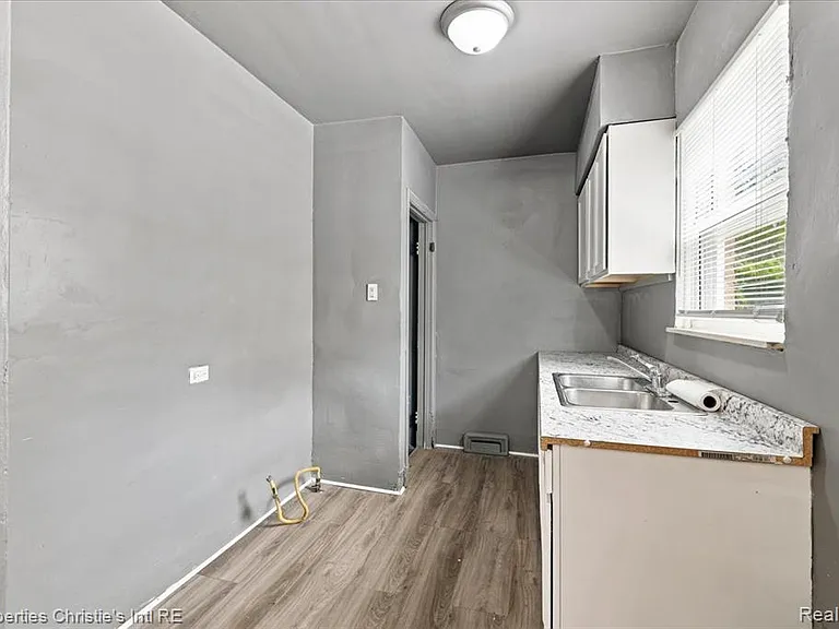 10024 Mark Twain St — Photo 12