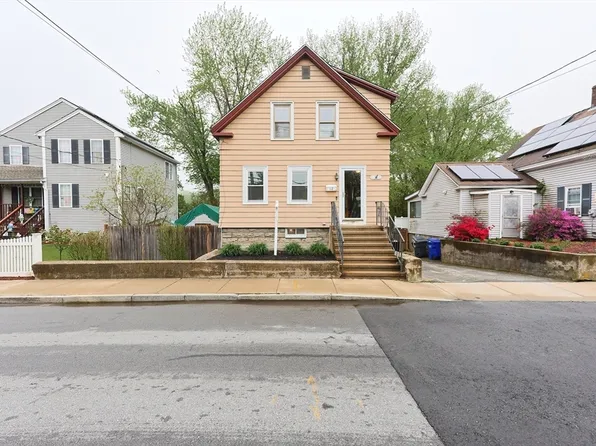 12 Depot St, Milford, MA 01757