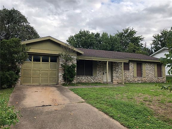 2nd image of 2701 Little John Ln