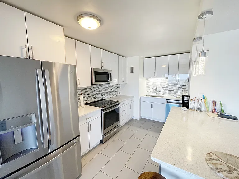 1600 Center Ave — Photo 5