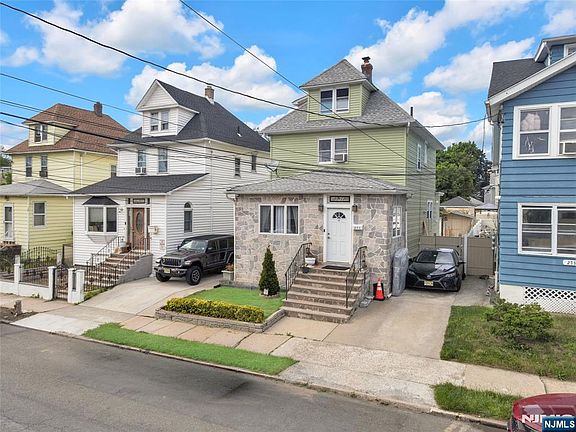 3rd image of 269-271 18th Ave