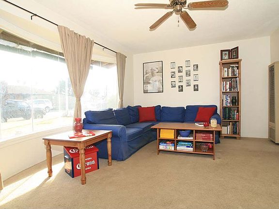 4215 Broadmoor - Livingroom