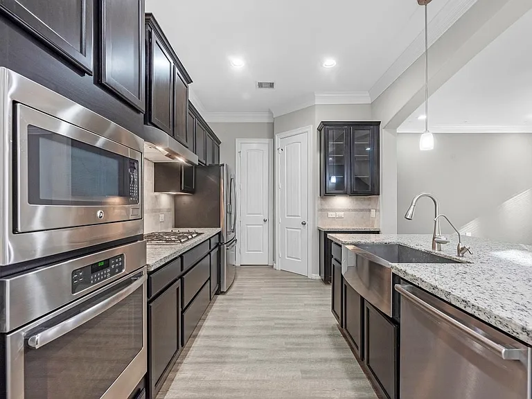 458 N Live Oak St — Photo 14