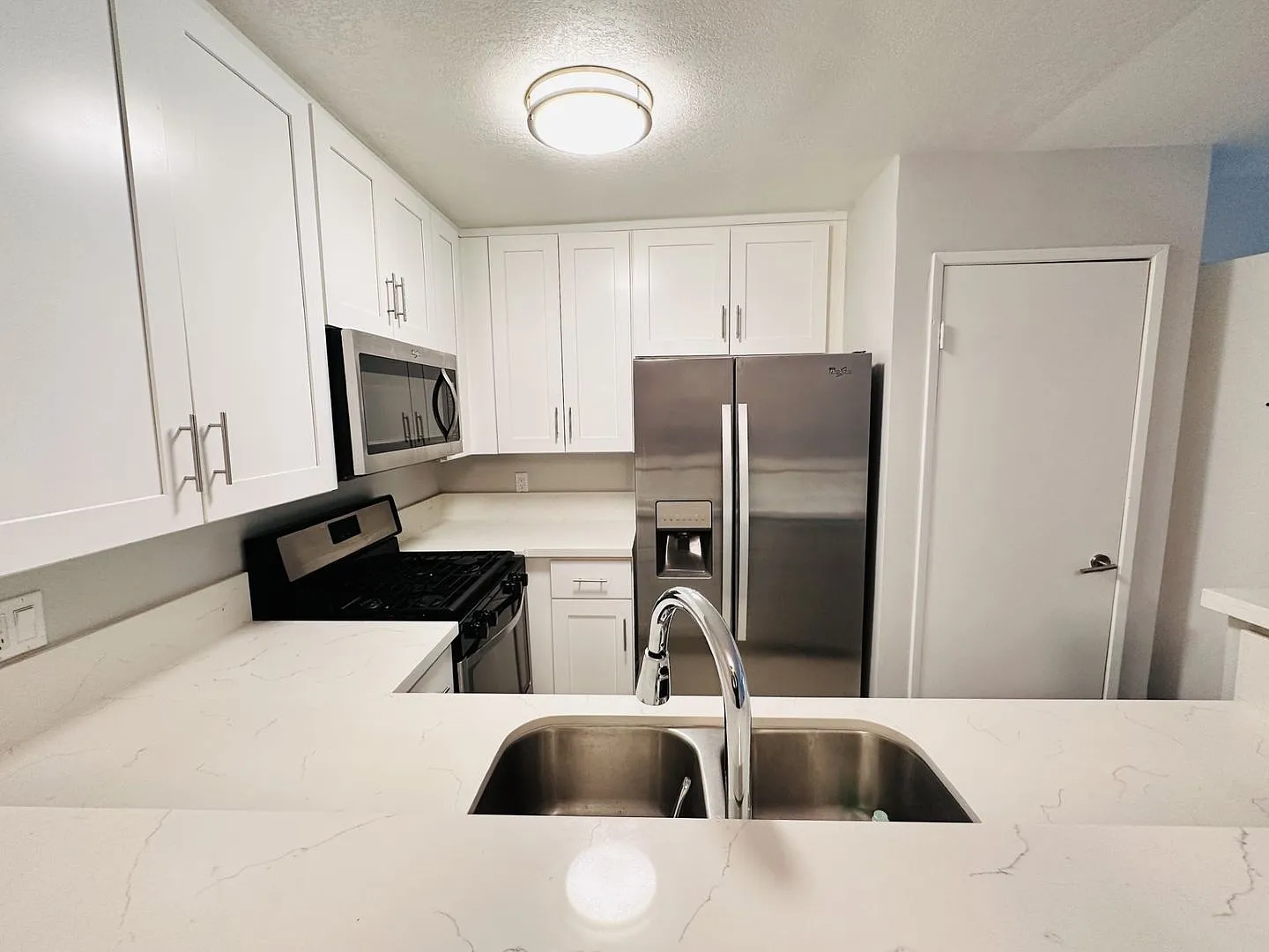 2110 Bentley — Photo 4