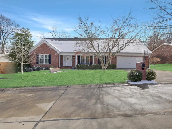 3601 Eastbrooke Dr, Evansville, IN 47711