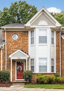 714 W Lake Cir, Chesapeake, VA, 23322