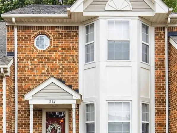 714 W Lake Cir, Chesapeake, VA 23322