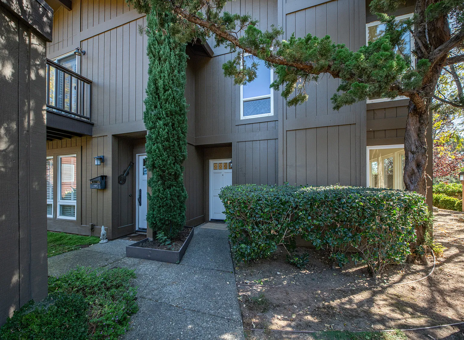 2 bed, 1.5 bath, 1182 sqft, $4,500 — Photo 2