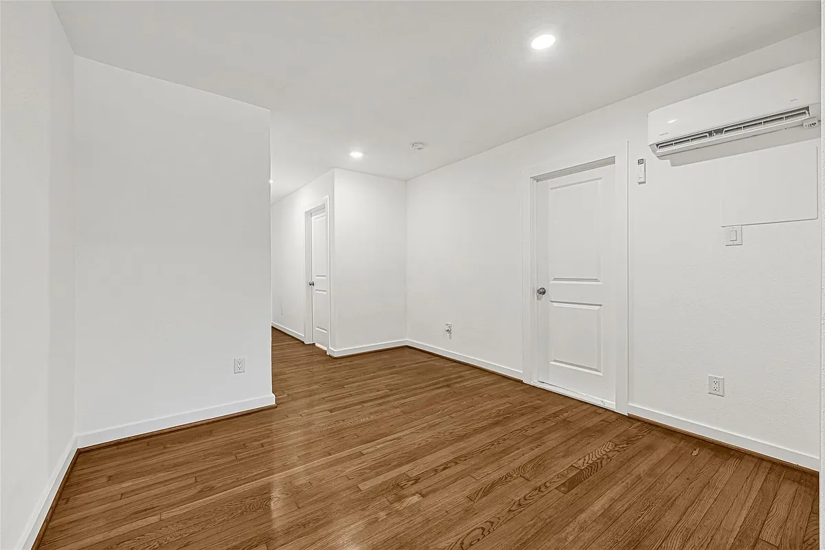 Building Photo - 6620 Lawndale St #3