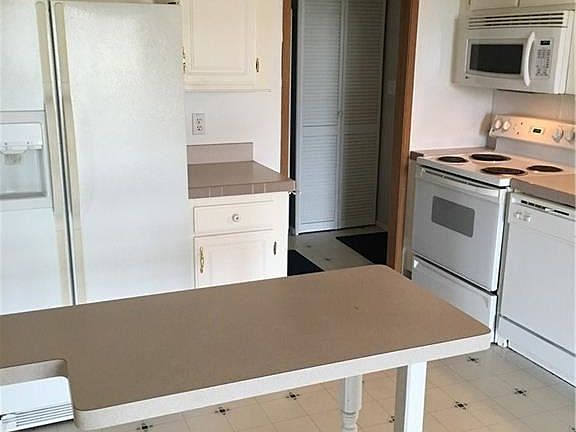 4th image of 6427 Roberts Dr
