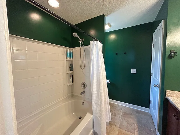 120 Grandview Dr — Photo 16